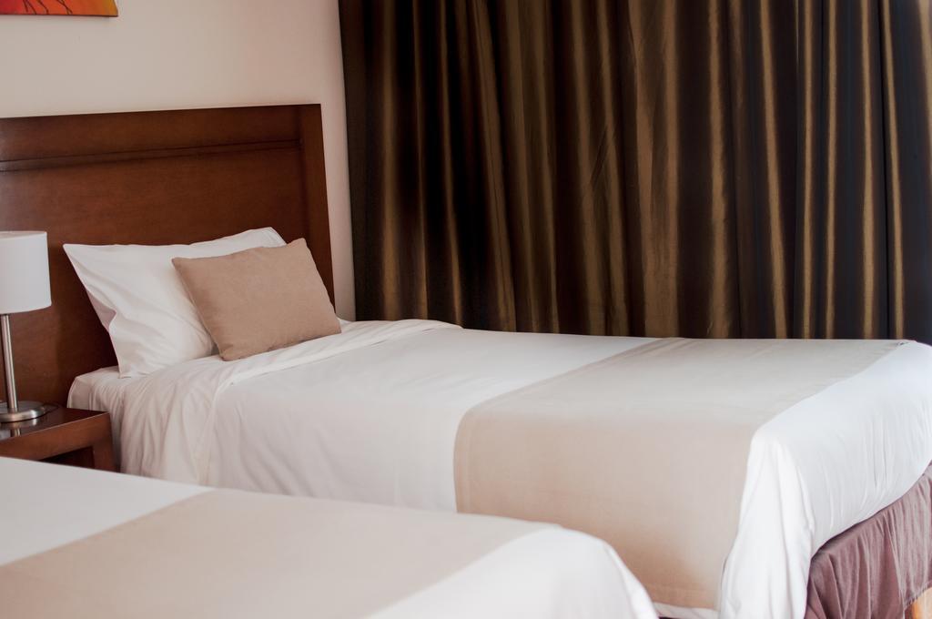 Herradura Hotel Suites Неукен Экстерьер фото