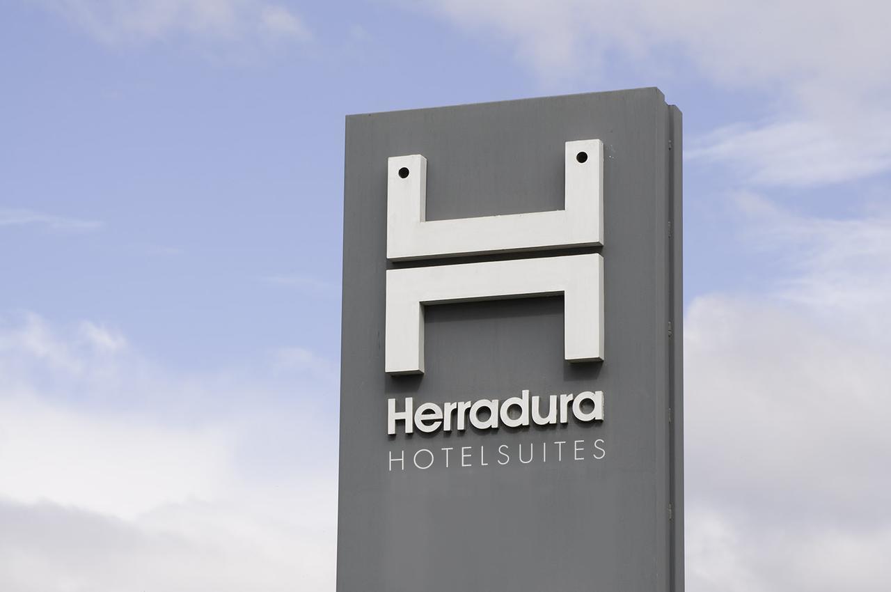 Herradura Hotel Suites Неукен Экстерьер фото